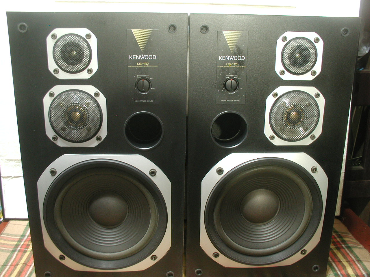 KENWOOD LS-110 3 way book shelf type speaker system.Y56,000(2 pcs